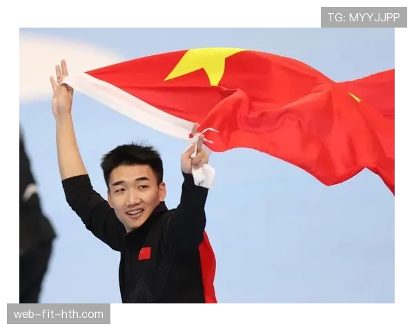 高亭宇训练完直接拎两袋冰块回家泡澡,这人是真不怕冷啊 高亭宇训练完直接拎两袋冰块回家泡澡,这人是真不怕冷啊
